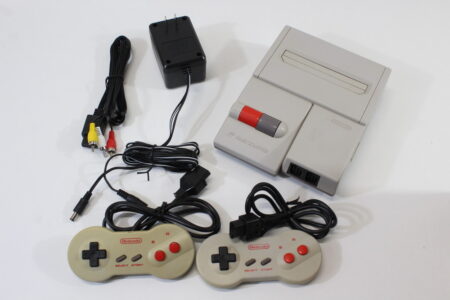 AV Famicom Console "New Famicom" HVC-101 Controller x2 AC Adapter AV Cable (B) Nintendo Famicom FC
