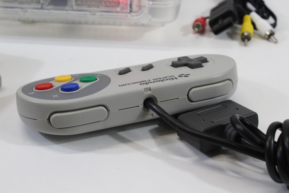 Super Famicom Console Transparent Clear White AC AV NTSC-J / NTSC-U/C Red LED & Controller x1 Game x2 (A) Super Nintendo SNES Super Famicom SFC
