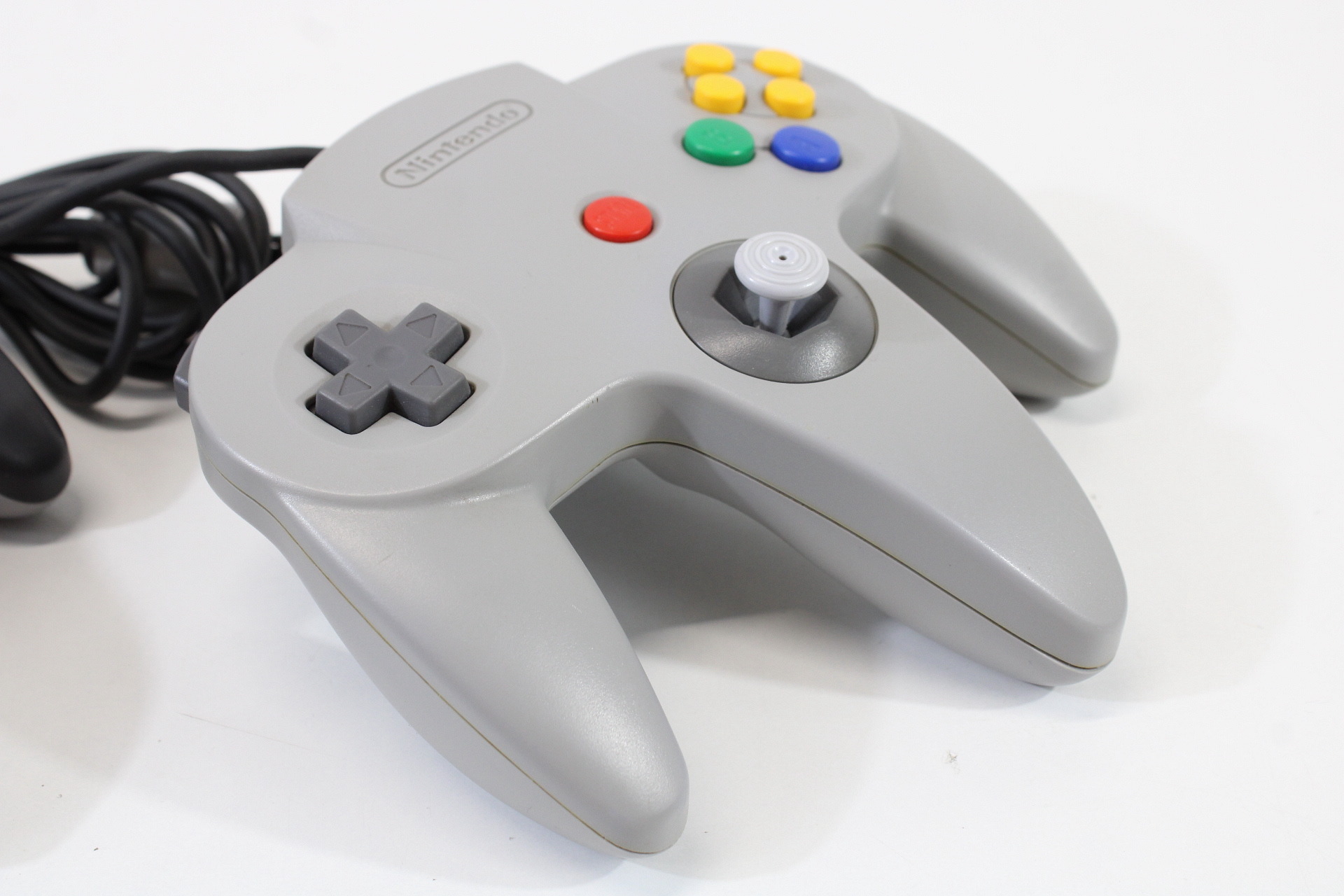 Lot of 2 Official Nintendo 64 Controller Gray & Black x Gray 8/10 Tight Stick N64 (B)