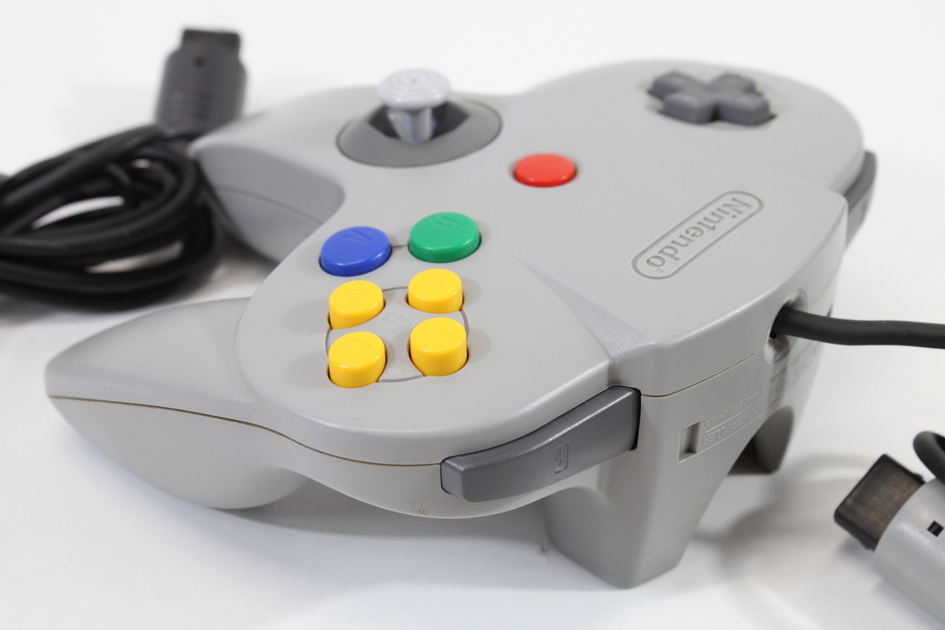Lot of 2 Official Nintendo 64 Controller Gray & Black x Gray 8/10 Tight Stick N64 (B)