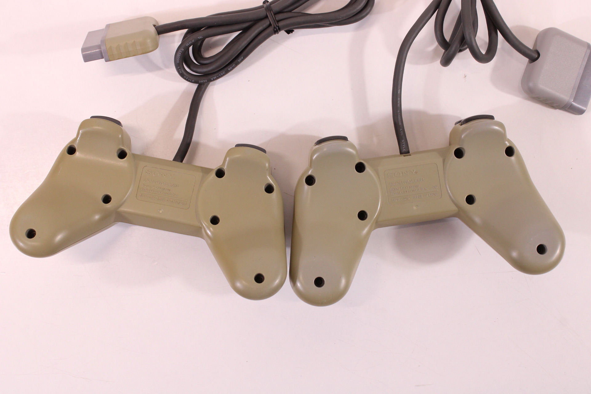 Official Sony PlayStation Controller Pad Gray SCPH-1010 Discolored OEM (B)