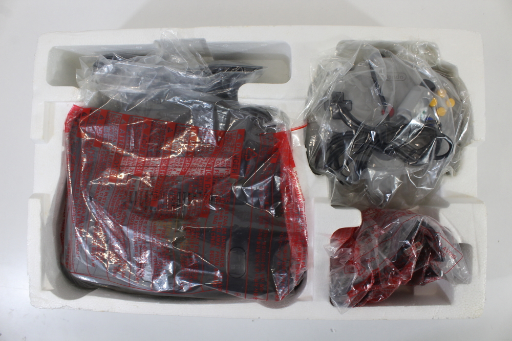 Japanese Nintendo 64 Charcoal Black Console and Grey Controller CIB (B) N64