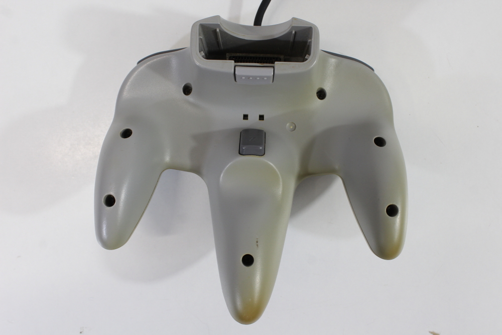 Official Nintendo 64 Controller Gray 8/10 Tight OEM Stick Discolored N64 (B)