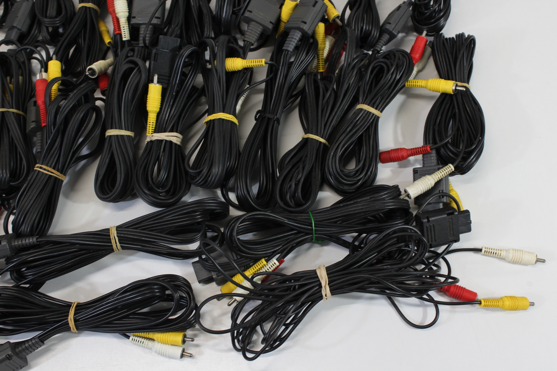 Wholesale Lot of 29 Nintendo Super Famicom Super Nintendo N64 GameCube OEM AV Cable (NOT WORKING)