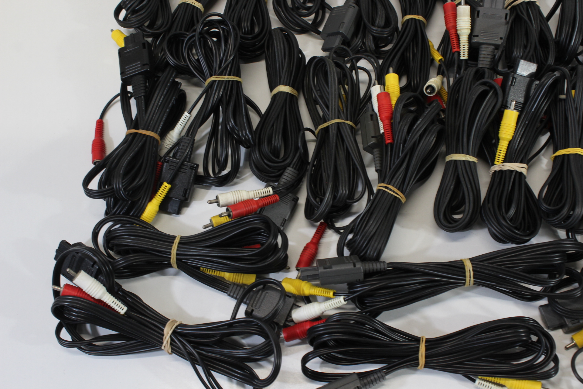 Wholesale Lot of 29 Nintendo Super Famicom Super Nintendo N64 GameCube OEM AV Cable (NOT WORKING)