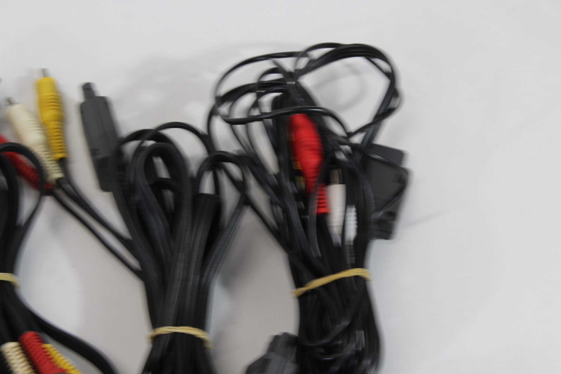 Wholesale Lot of 29 Nintendo Super Famicom Super Nintendo N64 GameCube OEM AV Cable (NOT WORKING)