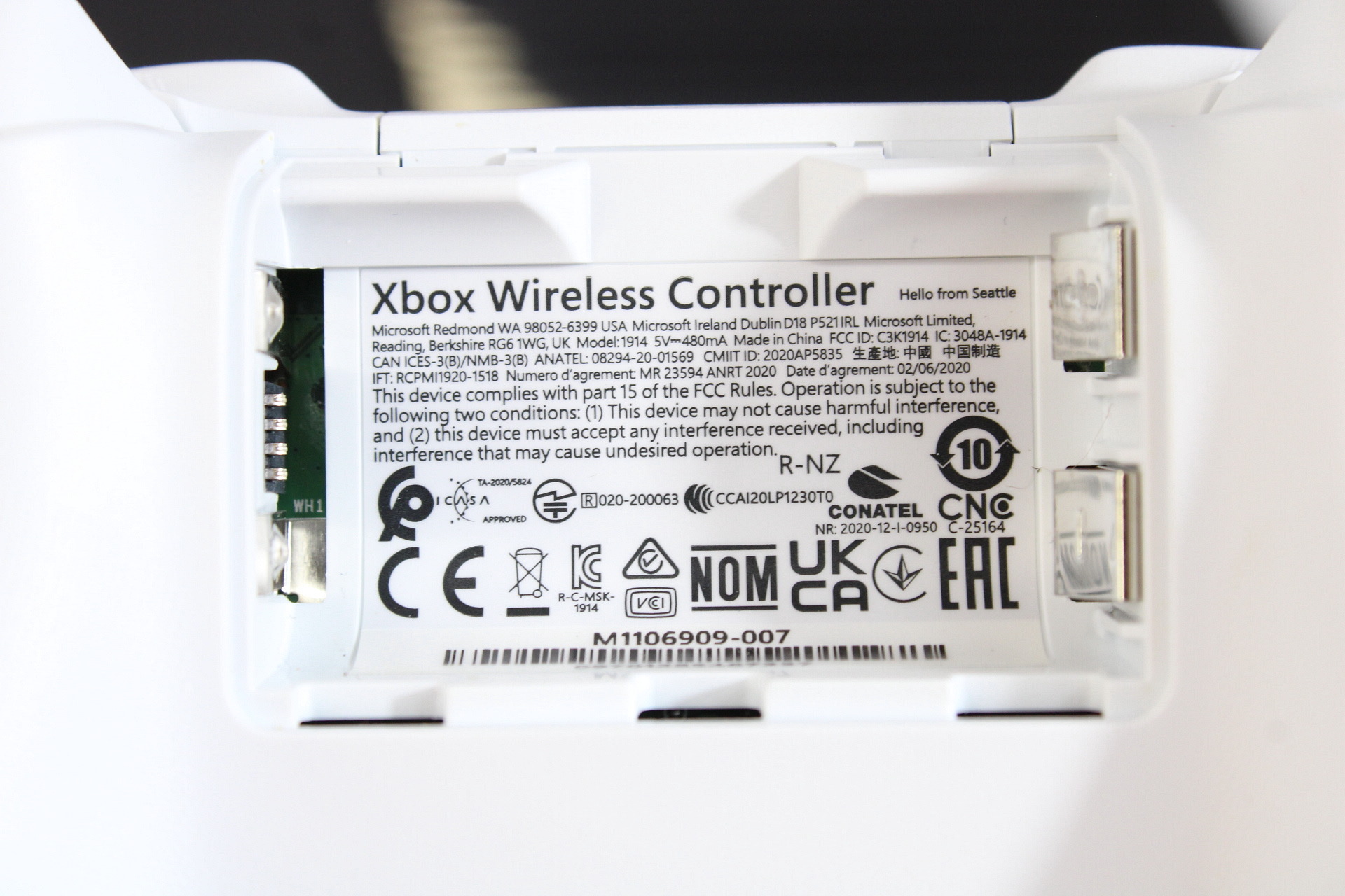 North American Microsoft Xbox One Black Console 1TB Model 1540 Controller AC Adapter (USA) (B)