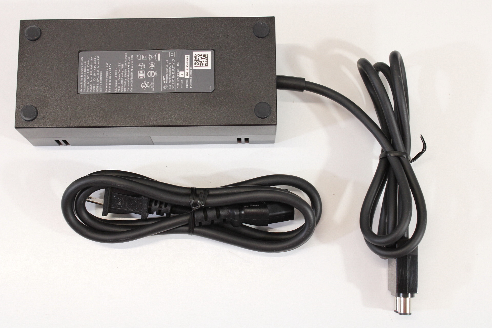 North American Microsoft Xbox One Black Console 1TB Model 1540 Controller AC Adapter (USA) (B)